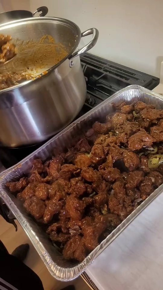 Marmite de cari en cuisson dans la cuisine